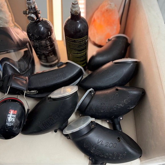 Lot Black Paintball Gear Set 2 mask. 3M ear protectors, 6 hoppers, 2 gas pipetts - Picture 15 of 17